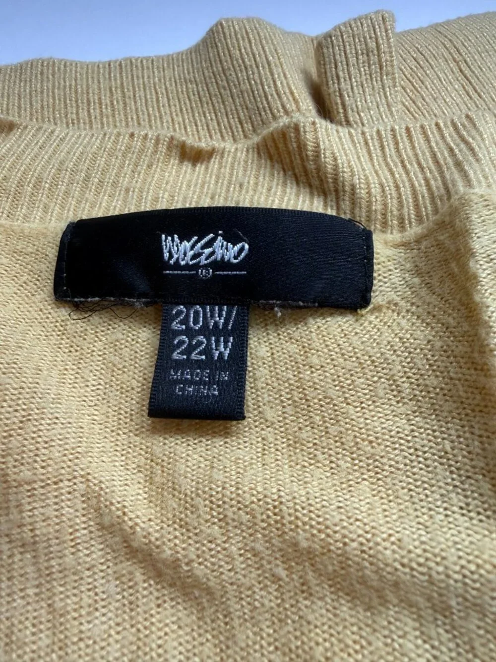 Mossimo V-Neck Sunflower Yellow Lightweight Sweater W 20-22 - Picture 3 of 4